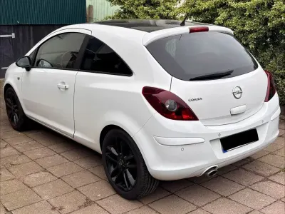 Gebraucht Opel Corsa Color Edition 87 PS (63 kW) 2014 Weiß Kleinwagen