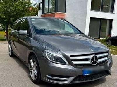 Używany Mercedes B200 AMG Edition 1 136 KM (100 kW) 2013 Czarny Minivan