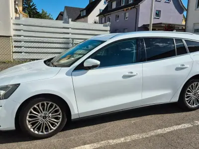Gebraucht Ford Focus 120 PS (88 kW) 2020 Weiß Kombi
