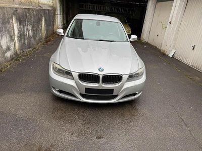Gebraucht BMW 318 143 PS (105 kW) 2010 Silber Limousine