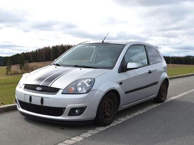 Gebraucht Ford Fiesta 69 PS (50 kW) 2007 Silber Kleinwagen