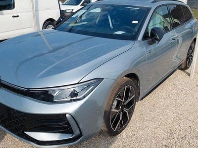 Neu VW Passat R-line 150 PS (110 kW) 2026 Oyster silver metallic Kombi