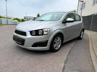 Gebraucht Chevrolet Aveo 100 PS (73 kW) 2011 Silber Kleinwagen