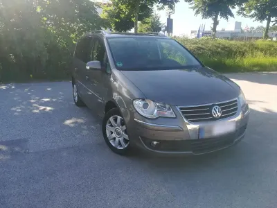 Gebraucht VW Touran 109 PS (80 kW) 2010 Braun Van / Kleinbus