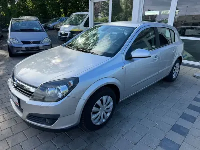 Gebraucht Opel Astra Basis 105 PS (77 kW) 2006 Silber Limousine