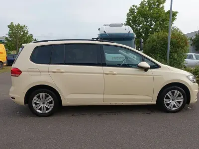 Gebraucht VW Touran Comfortline 150 PS (110 kW) 2022 Beige Van / Kleinbus