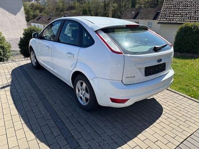 Second-hand Ford Focus Style 116 CP (85 kW) 2010 Alb Berlinǎ