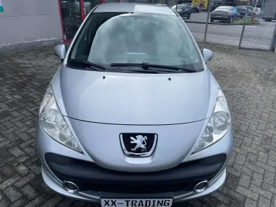 Gebraucht Peugeot 207 Urban Move 95 PS (69 kW) 2008 Aluminiumgrau schutzlack Kleinwagen