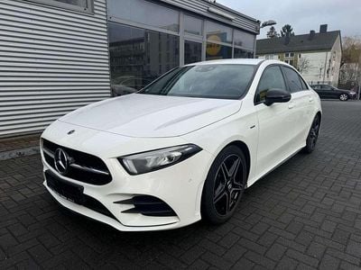 Gebraucht Mercedes A180 AMG line 136 PS (100 kW) 2021 Polarweiss Limousine