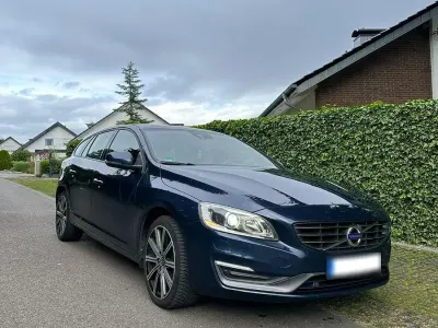Gebraucht Volvo V60 163 PS (119 kW) 2014 Blau Kombi