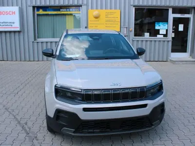 Neu Jeep Avenger Longitude 110 PS (80 kW) 2026 Grau SUV