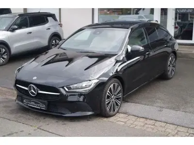 Gebraucht Mercedes CLA200 Shooting Brake 150 PS (110 kW) 2021 Schwarz Kombi
