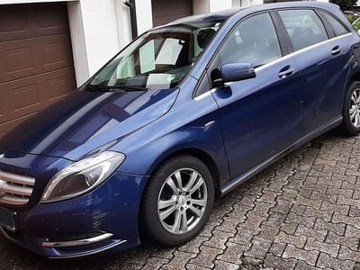 Blau Gebraucht 2012 Mercedes B180 Van / Kleinbus | 7.690 € (Guter Preis)