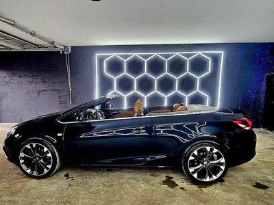 Gebraucht Opel Cascada Innovation 165 PS (121 kW) 2014 Smaragd gruen (mi) Cabrio