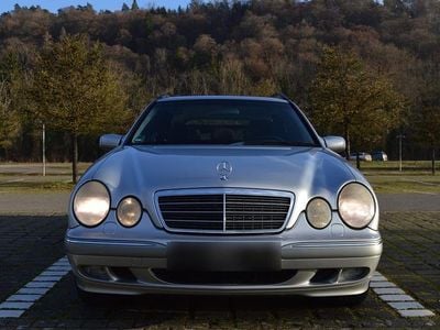 Gebraucht Mercedes E270 177 PS (130 kW) 2001 Silber Kombi