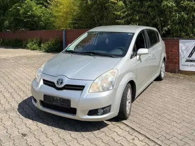 Gebraucht Toyota Corolla Verso Team 136 PS (100 kW) 2009 Silver metallic Van / Kleinbus