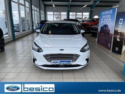 Usado Ford Focus Cool & Connect 101 HP (74 kW) 2021 Branco Sedan