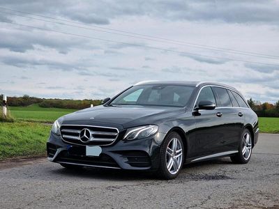 Schwarz Gebraucht 2020 Mercedes E300 AMG Kombi | 27.600 € (Fairer Preis)