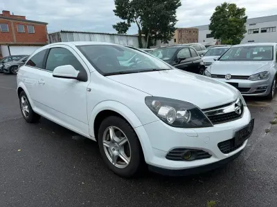 Gebraucht Opel Astra GTC Edition 90 PS (66 kW) 2009 Weiß Limousine
