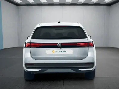Gebraucht VW Passat 150 PS (110 kW) 2025 Silber Kombi