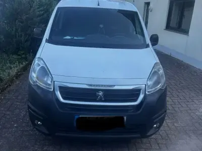 Gebraucht Peugeot Partner 102 PS (75 kW) 2016 Weiß Van / Kleinbus