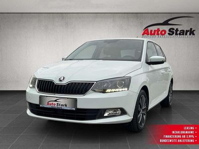 Weiß Gebraucht 2015 Skoda Fabia Kleinwagen | 9.790 € (Fairer Preis)