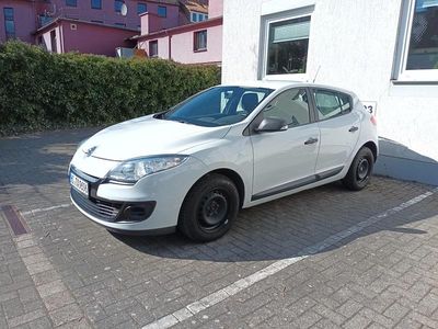 Weiß Gebraucht 2013 Renault Mégane Expression Limousine | 4.000 €