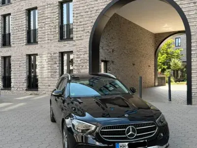 Gebraucht Mercedes E220 Avantgarde 194 PS (142 kW) 2021 Schwarz Limousine