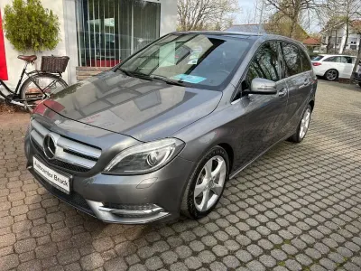 Gebraucht Mercedes B200 156 PS (114 kW) 2012 Grau Kleinwagen