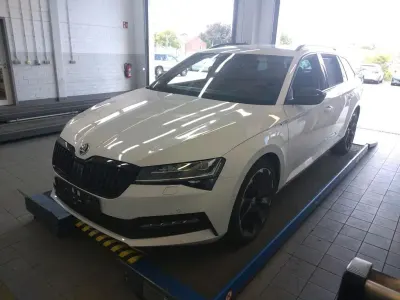 Gebraucht Skoda Superb SportLine 150 PS (110 kW) 2022 Weiß Limousine