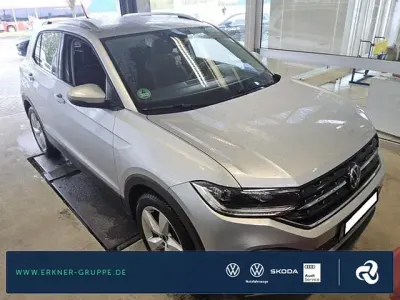 Usado VW T-Cross Style 150 CV (110 kW) 2023 Plateado SUV