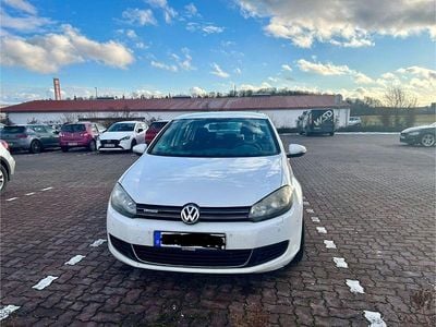 Gebraucht VW Golf VI 105 PS (77 kW) 2011 Weiß Kleinwagen