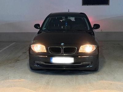 Gebraucht BMW 116 122 PS (89 kW) 2009 Schwarz Kleinwagen