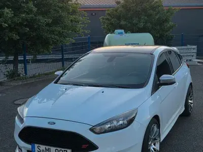 Gebraucht Ford Focus ST 250 PS (183 kW) 2017 Weiß Limousine