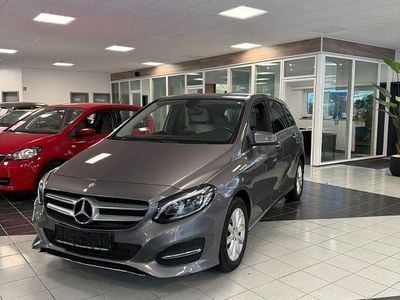 Grau Gebraucht 2016 Mercedes B200 Van / Kleinbus | 15.800 € (Fairer Preis)