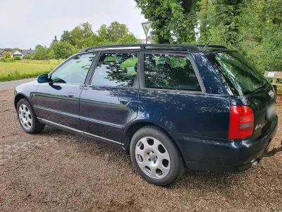 Gebraucht Audi A4 125 PS (91 kW) 1998 Blau Kombi