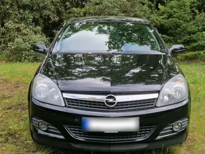 Używany Opel Astra GTC 116 KM (85 kW) 2009 Czarny Coupe