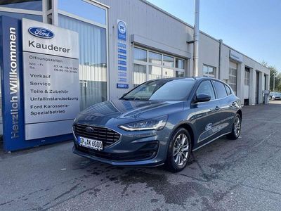 Gebraucht Ford Focus Titanium 125 PS (91 kW) 2023 Chrome blue metallic Limousine