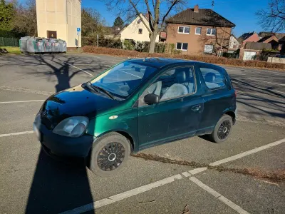 Używany Toyota Yaris 68 KM (50 kW) 2002 Zielony Hatchback