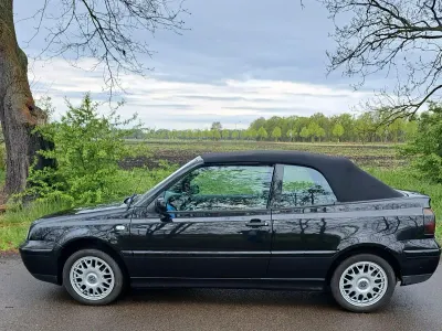 Gebraucht VW Golf 116 PS (85 kW) 2002 Schwarz Cabrio
