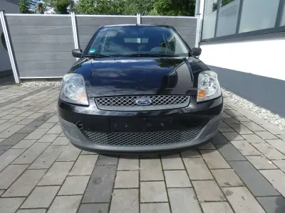 Gebraucht Ford Fiesta Ambiente 69 PS (50 kW) 2005 Pantherschwarz metallic Kleinwagen