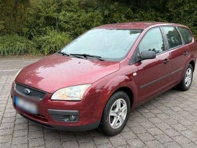Gebraucht Ford Focus Ambiente 101 PS (74 kW) 2005 Rot Kombi