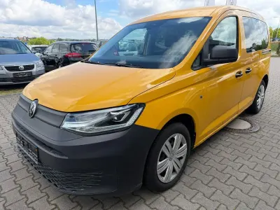 Gebraucht VW Caddy Basis 122 PS (89 kW) 2022 Gelb Van / Kleinbus