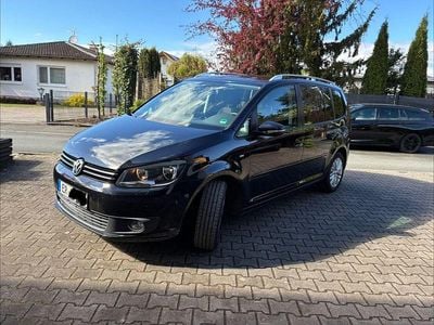 Gebraucht VW Touran Cup 140 PS (102 kW) 2014 Schwarz Van / Kleinbus