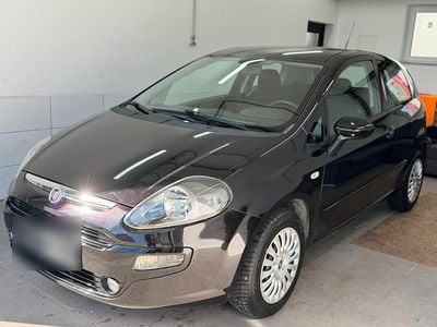 Second-hand Fiat Punto 69 CP (50 kW) 2013 Negru Hatchback
