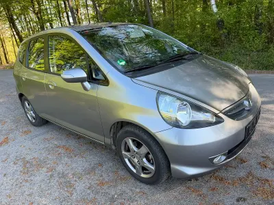 Begagnad Honda Jazz 83 HK (61 kW) 2008 Grå Halvkombi
