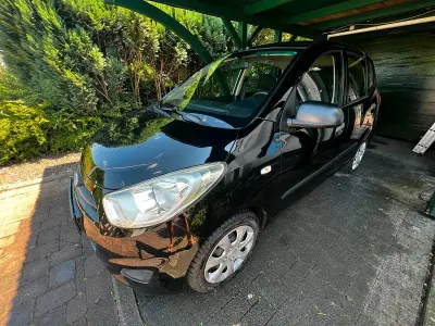 Gebraucht Hyundai i10 71 PS (52 kW) 2013 Schwarz Kleinwagen