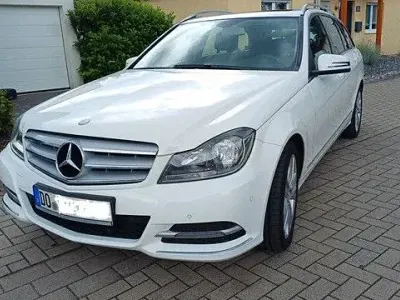 Gebraucht Mercedes C250 Avantgarde 204 PS (150 kW) 2014 Weiß Limousine
