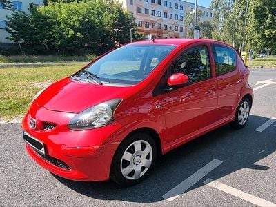 Gebraucht Toyota Aygo 68 PS (50 kW) 2009 Rot Kleinwagen