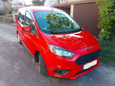 Używany Ford Tourneo Courier Trend 101 KM (74 kW) 2019 Czerwony Minivan